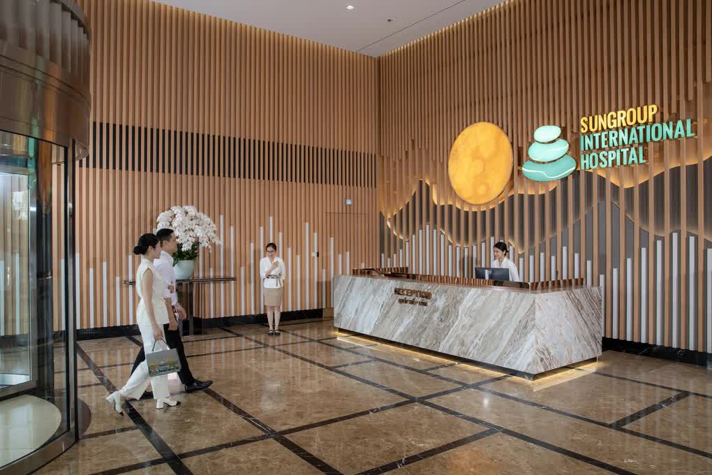 Bệnh viện quốc tế SunGroup International Hospital cung cấp dịch vụ y tế chất lượng cao, với đội ngũ bác sĩ chuyên môn cao và thiết bị tiên tiến, đảm bảo sức khỏe cho cư dân và du khách.